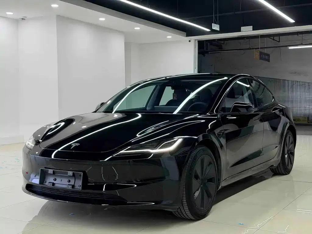 Tesla Model 3 — фото 1