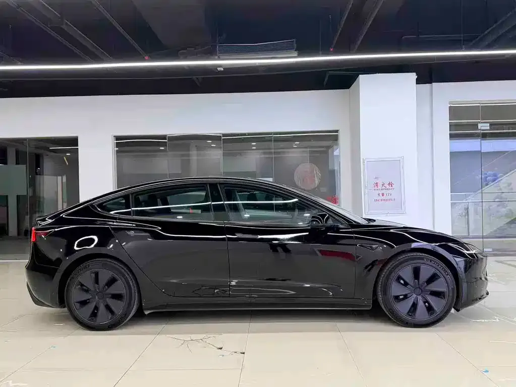 Tesla Model 3 — фото 2