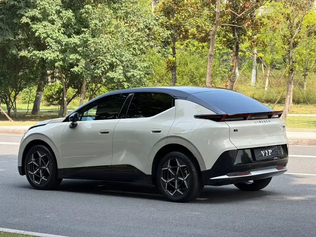Lynk & Co Z20 — фото 10