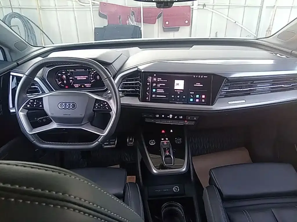 Audi Q4 e-tron — фото 8
