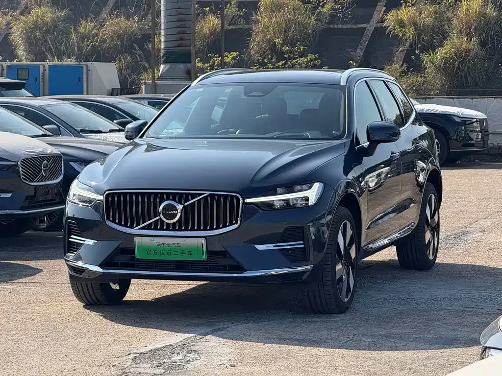 Volvo XC60 PHEV — фото 1