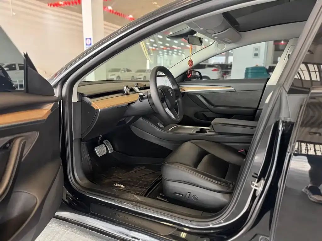 Tesla Model 3 — фото 9