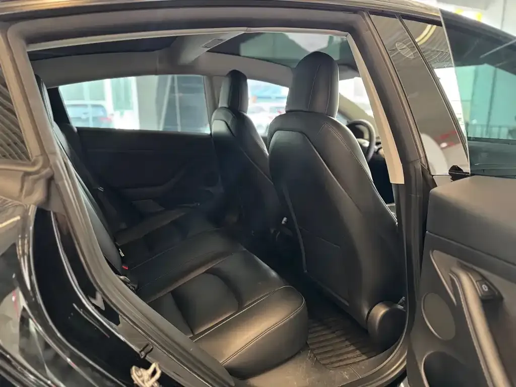 Tesla Model 3 — фото 6