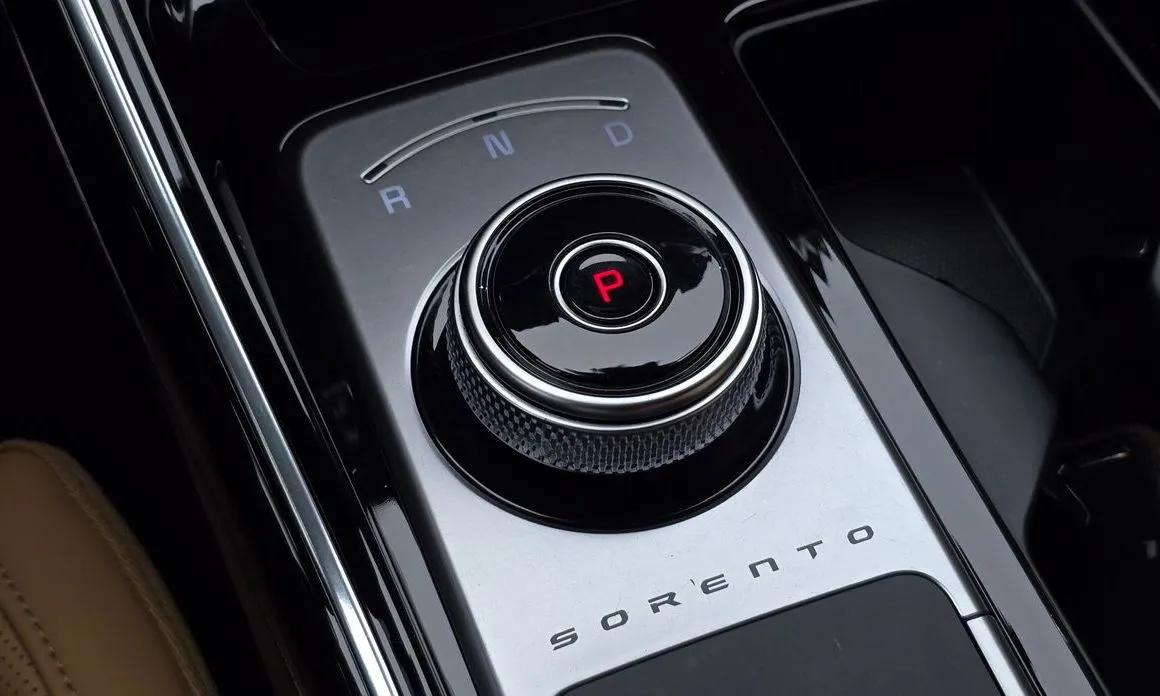 Kia Sorento — фото 8