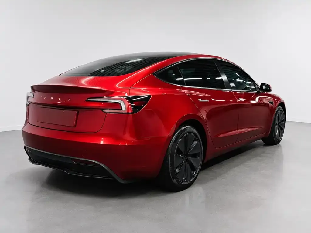 Tesla Model 3 — фото 3