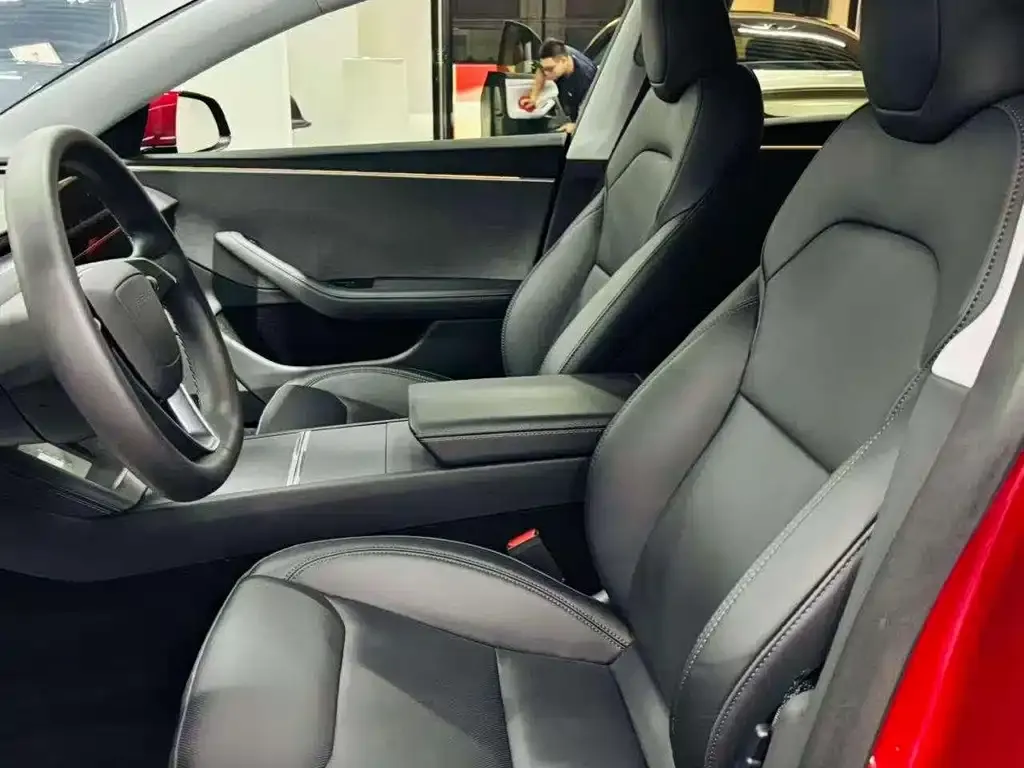Tesla Model 3 — фото 8