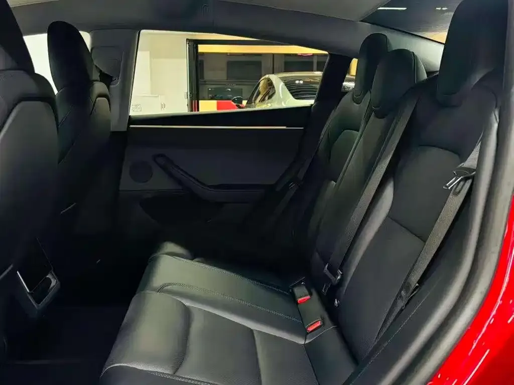 Tesla Model 3 — фото 10