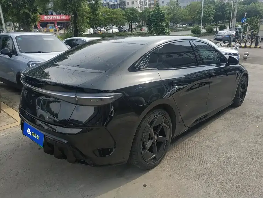 BYD Seal — фото 3