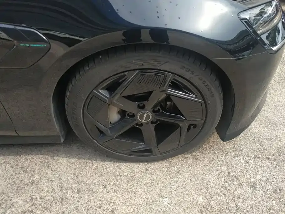 BYD Seal — фото 8