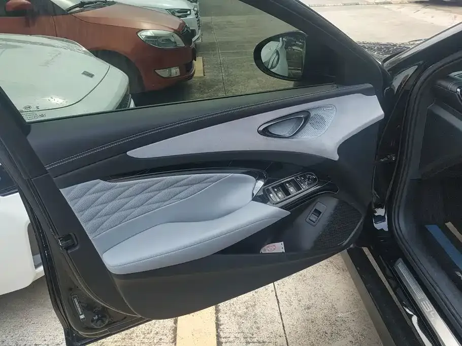 BYD Seal — фото 10