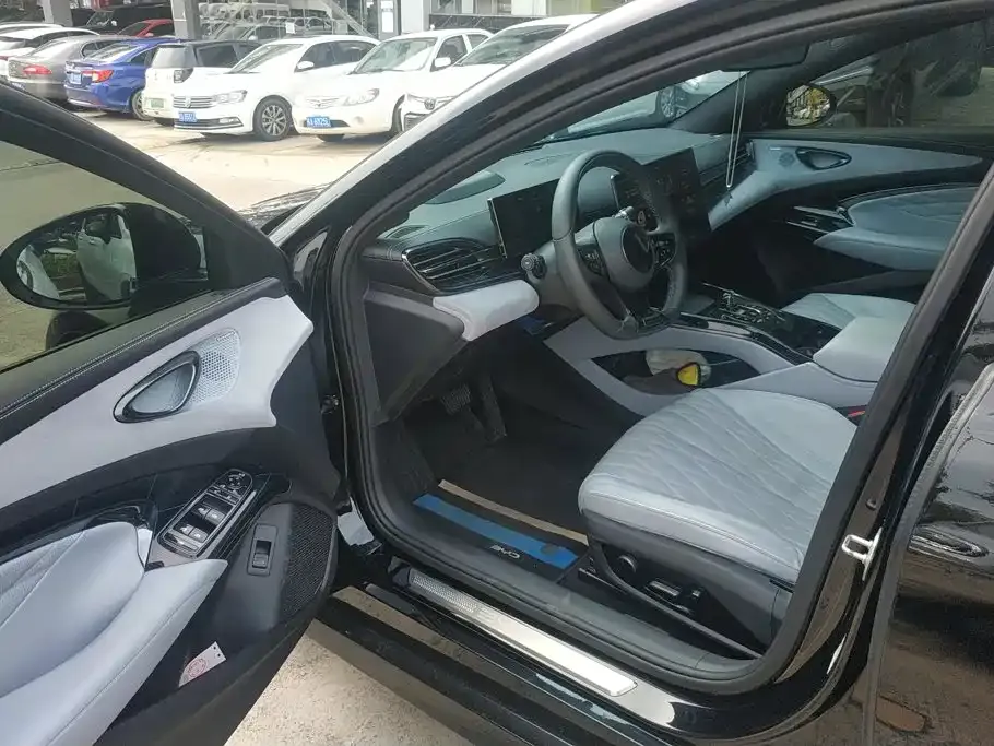 BYD Seal — фото 7