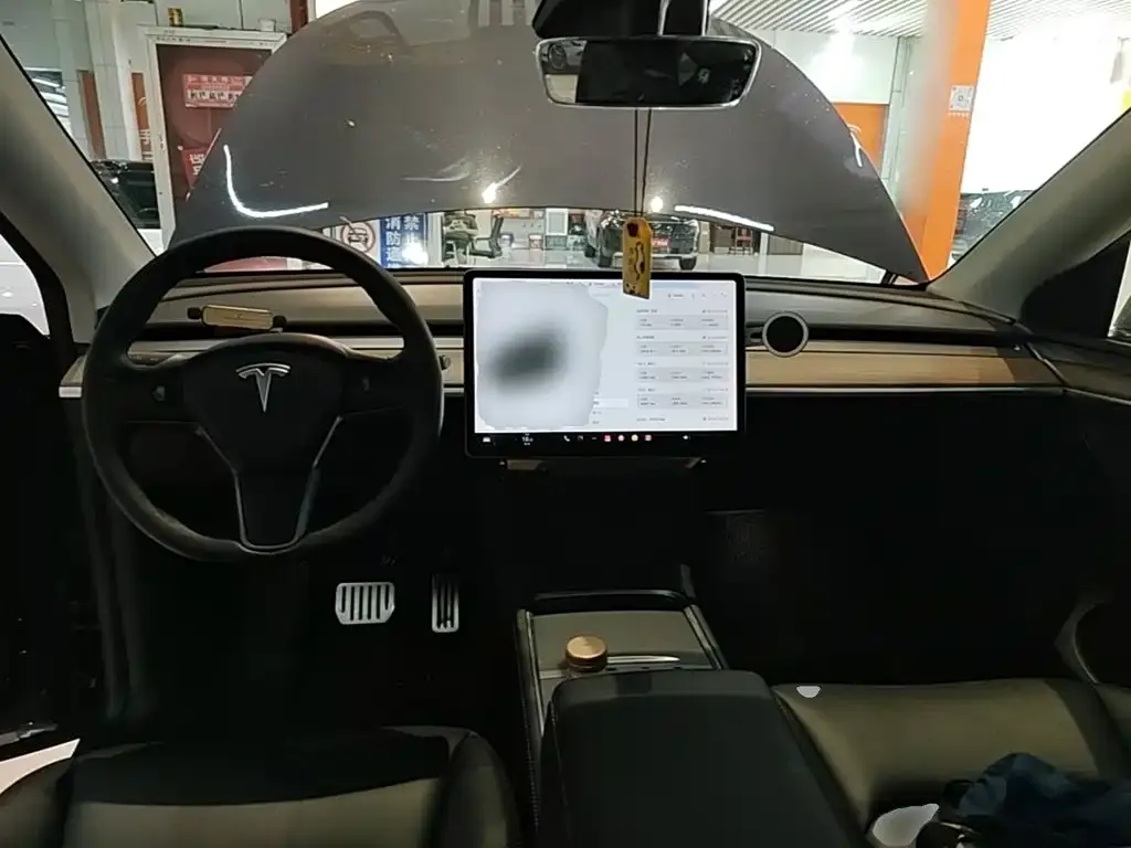 Tesla Model Y — фото 2