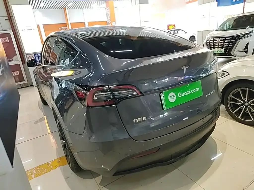 Tesla Model Y — фото 5