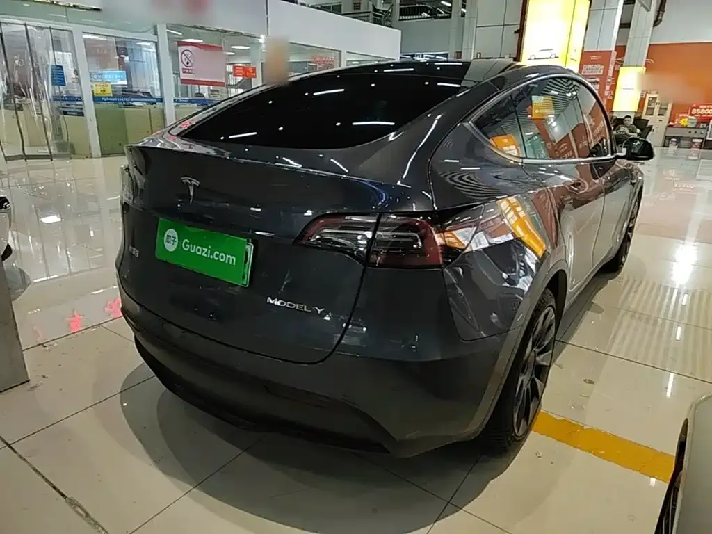 Tesla Model Y — фото 8