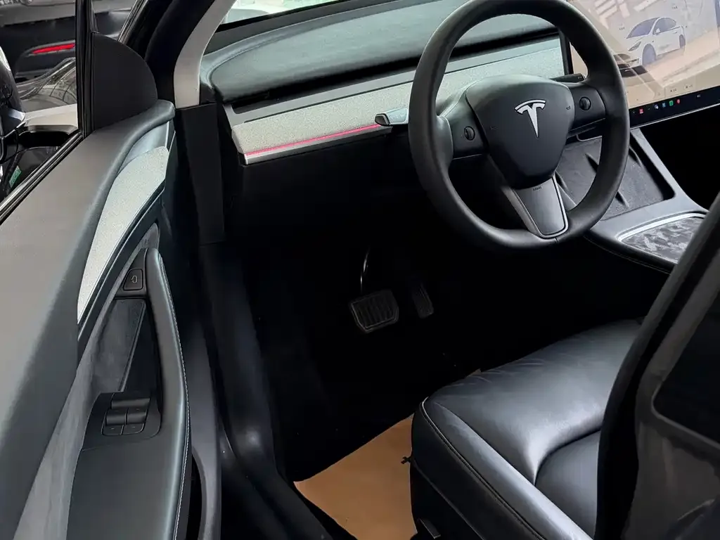 Tesla Model Y — фото 7