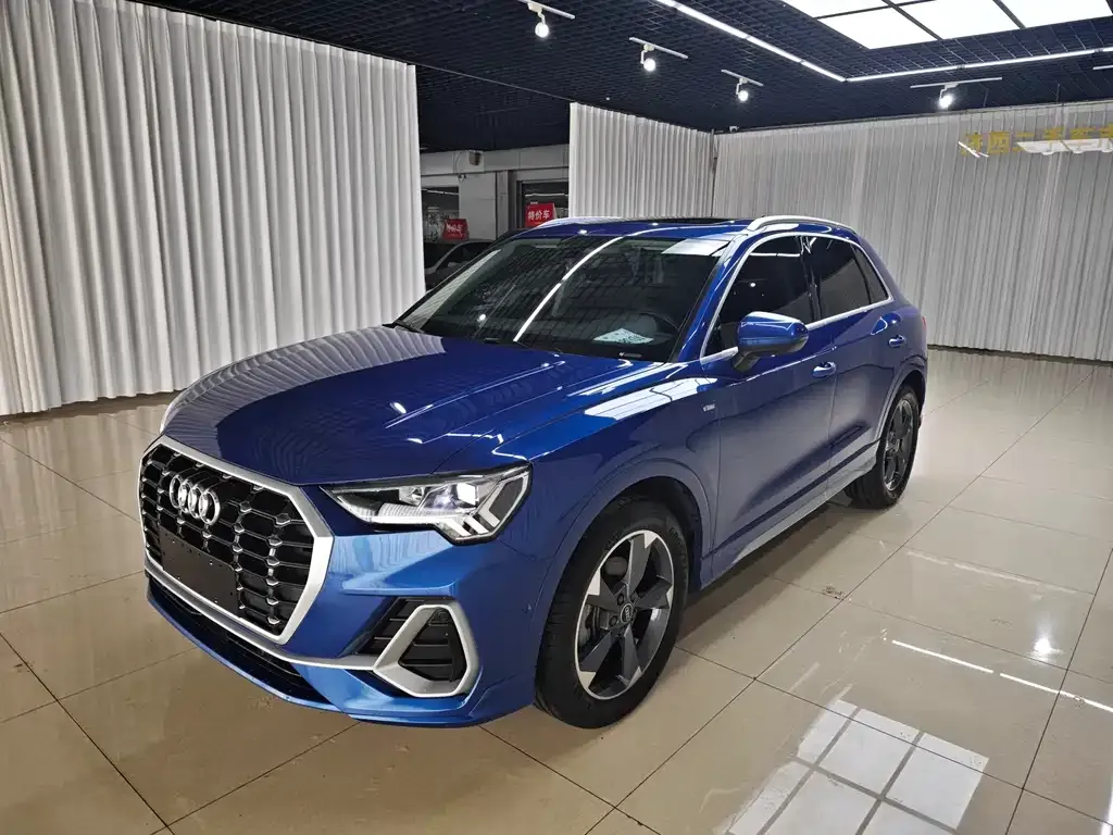 Audi Q3 — фото 1