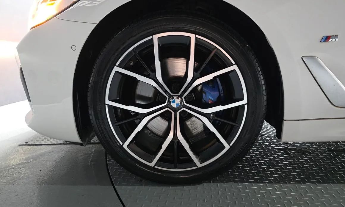 BMW 5-Series — фото 10