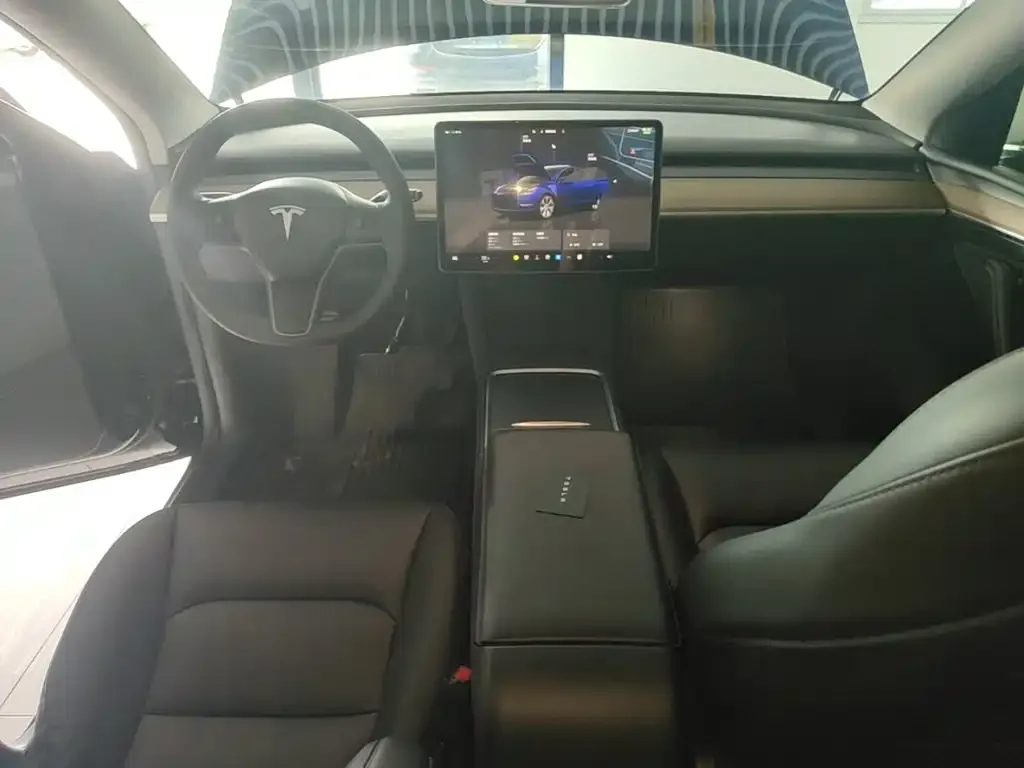 Tesla Model Y — фото 6
