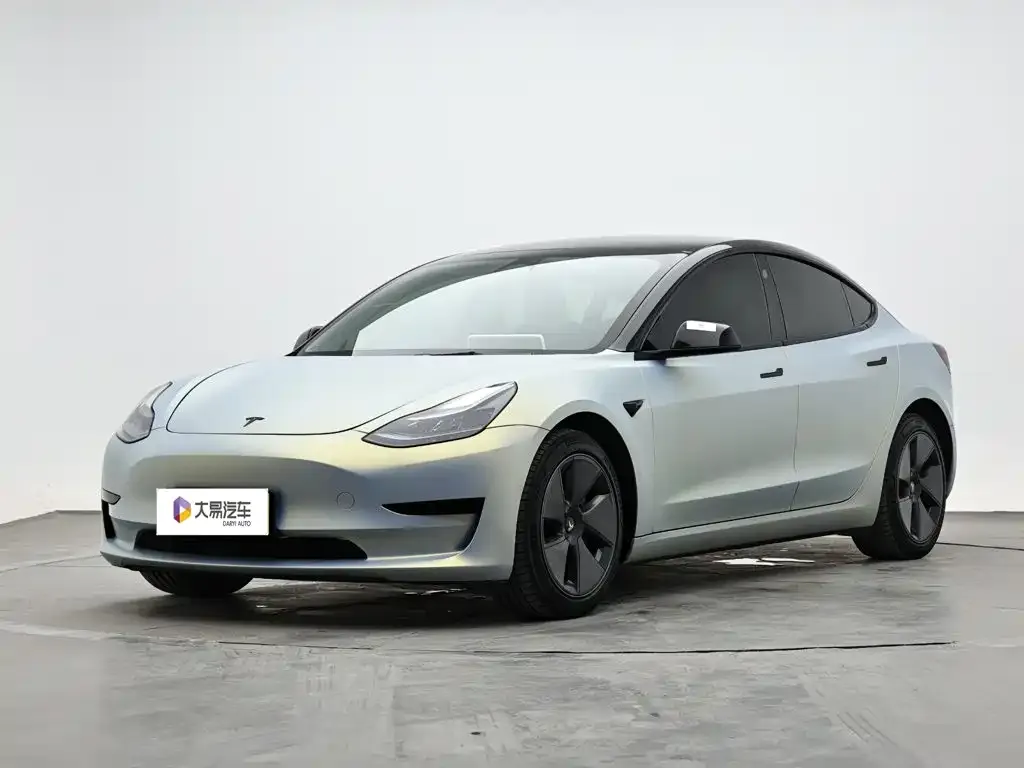 Tesla Model 3 — фото 1