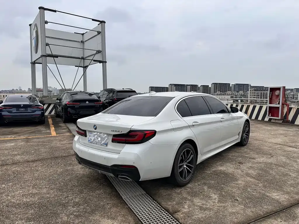 BMW 5 Series — фото 4