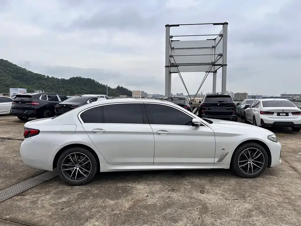 BMW 5 Series — фото 5