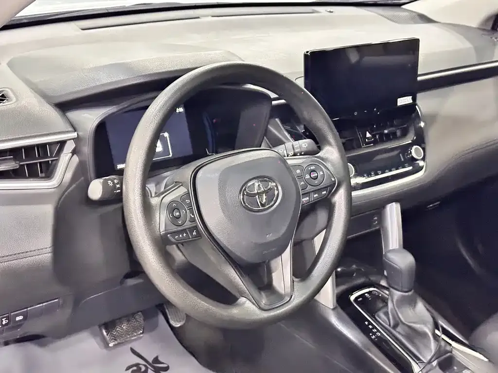 Toyota Corolla Cross — фото 2
