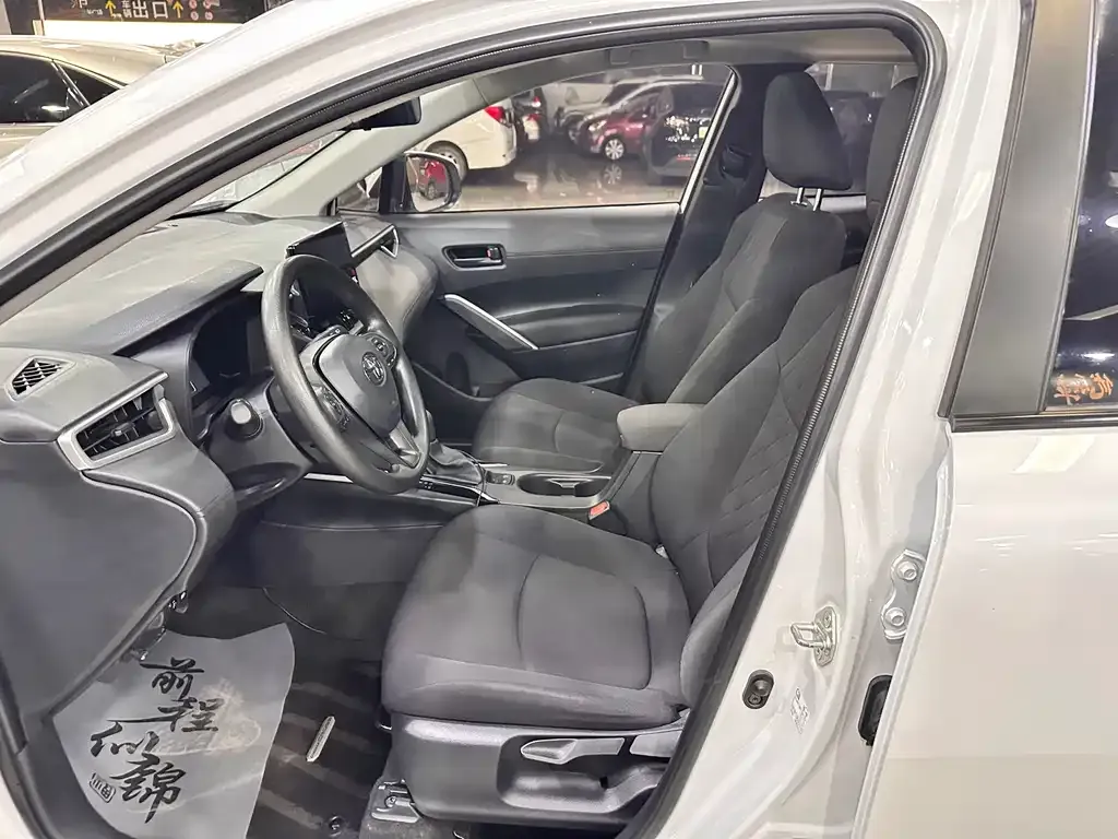 Toyota Corolla Cross — фото 8