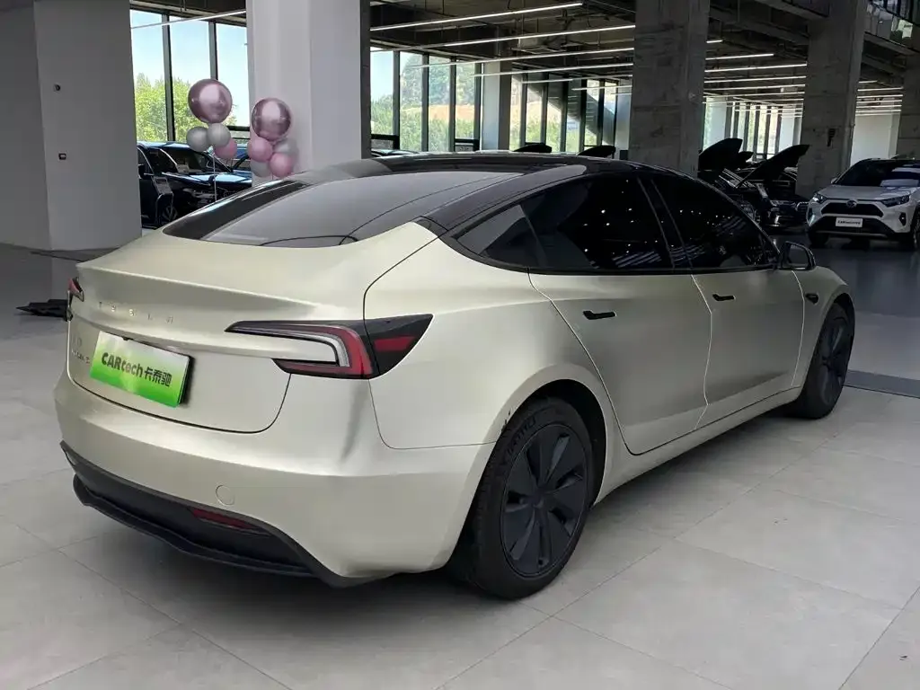 Tesla Model 3 — фото 9