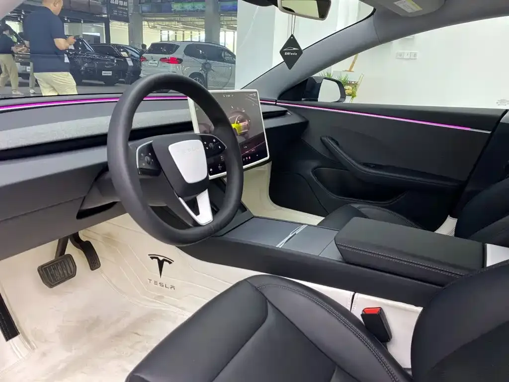 Tesla Model 3 — фото 10