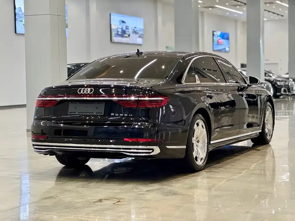 Audi A8 — фото 9
