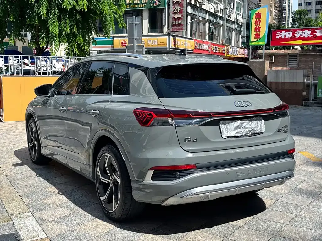 Audi Q4 e-tron — фото 4
