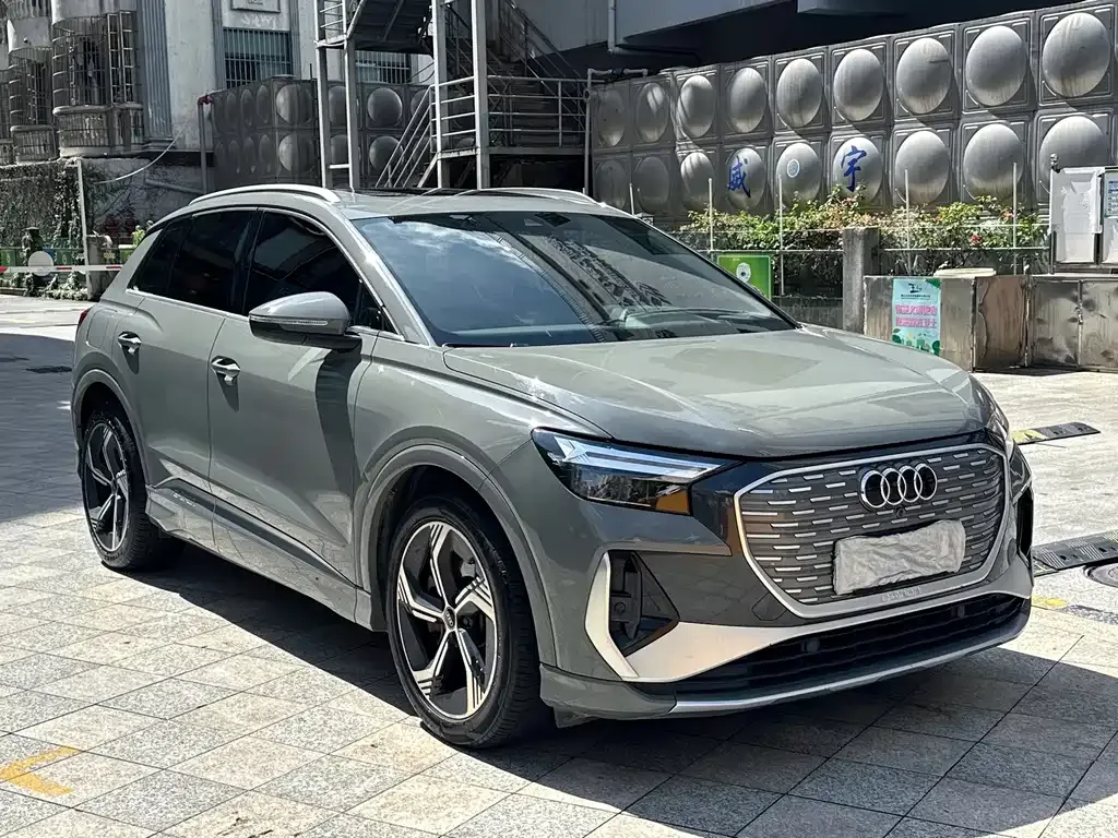 Audi Q4 e-tron — фото 7