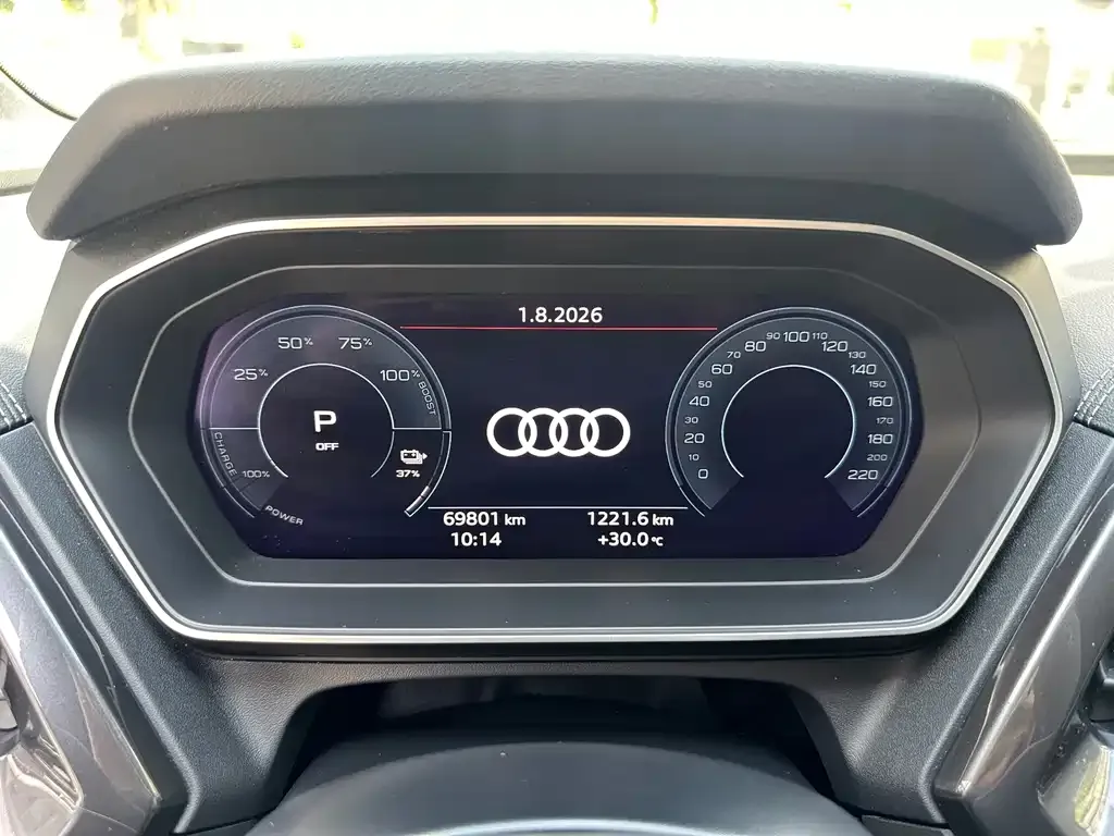 Audi Q4 e-tron — фото 3
