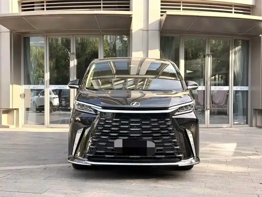 Lexus LM — фото 7