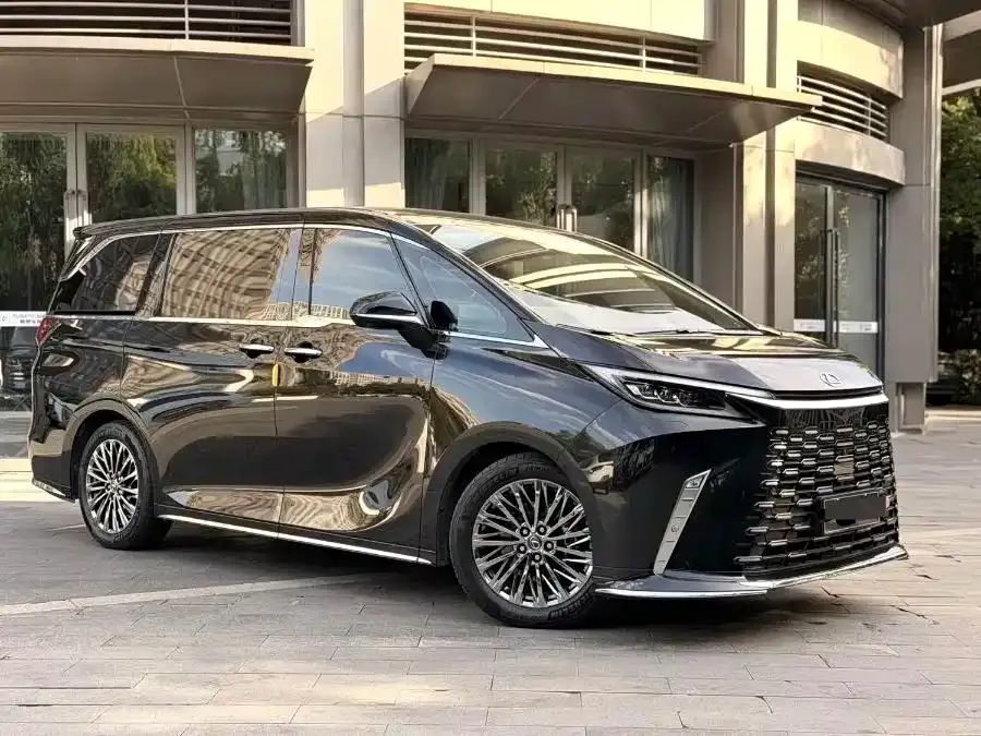 Lexus LM — фото 5