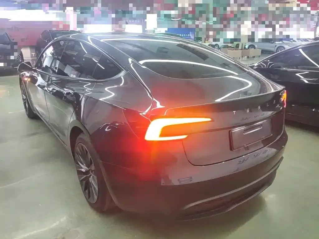 Tesla Model 3 — фото 10
