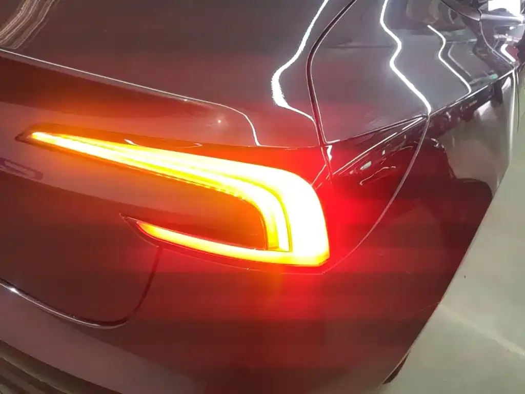 Tesla Model 3 — фото 9