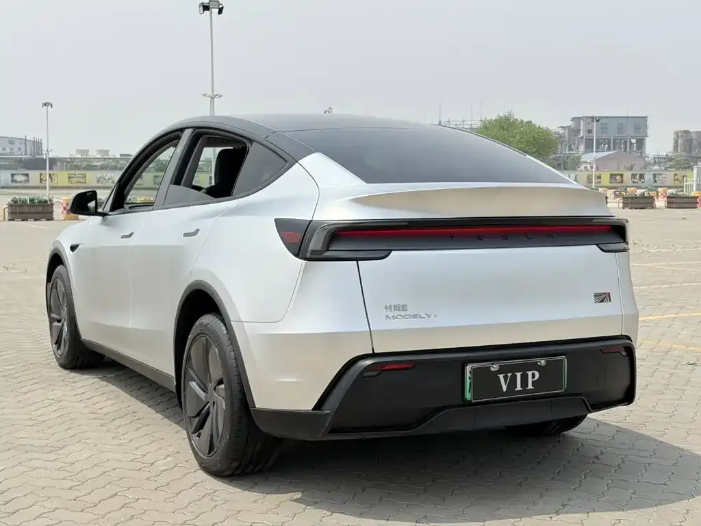 Tesla Model Y — фото 5