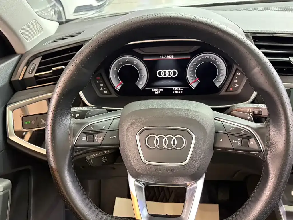 Audi Q3 — фото 2