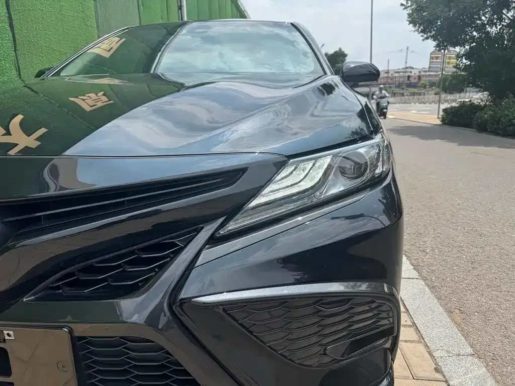 Toyota Camry — фото 2