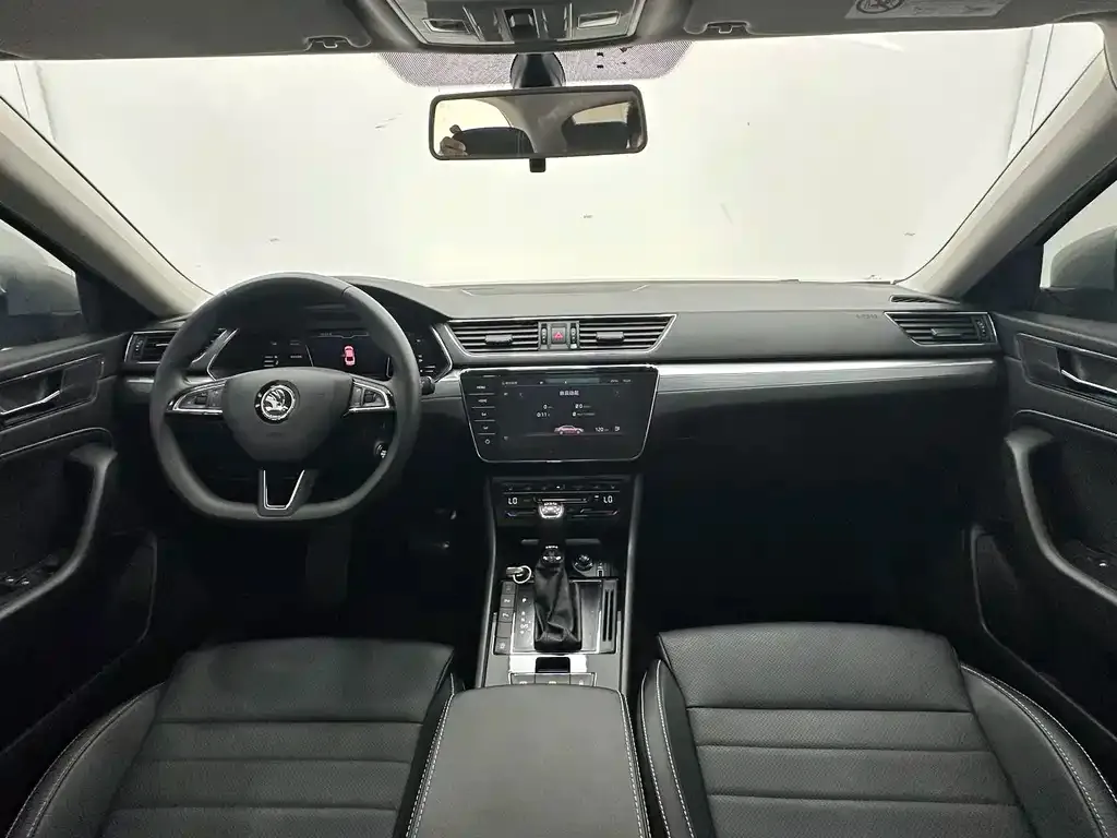 Skoda Superb — фото 7