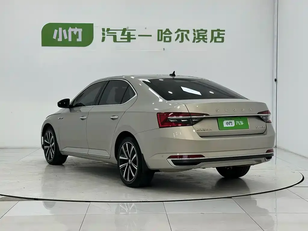 Skoda Superb — фото 8