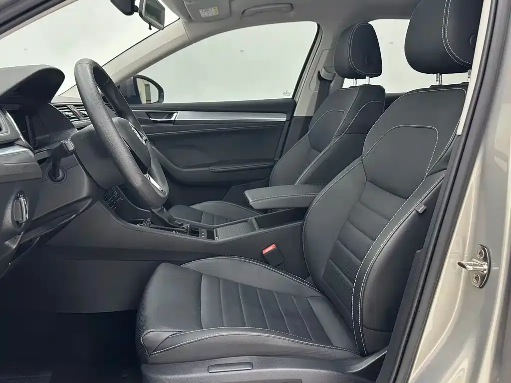Skoda Superb — фото 10
