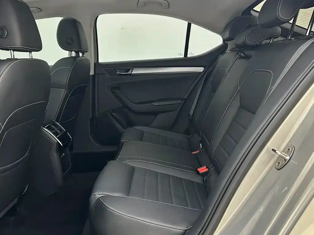 Skoda Superb — фото 4