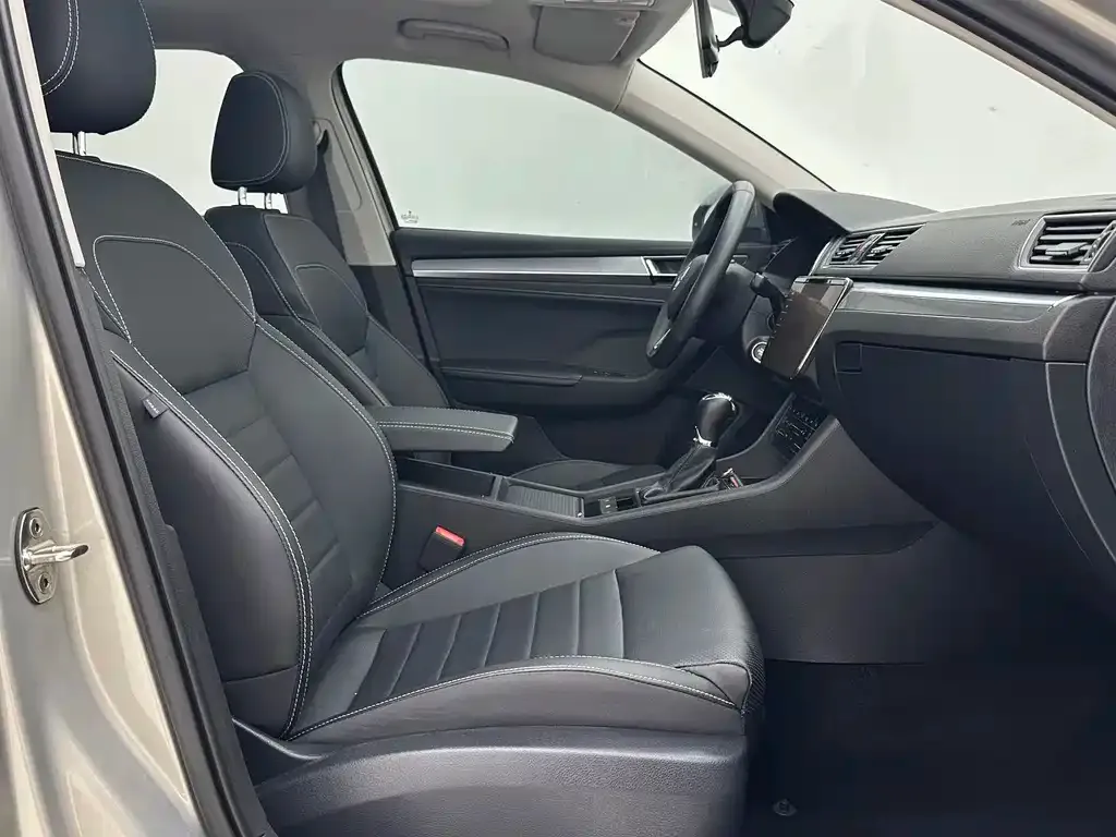 Skoda Superb — фото 9