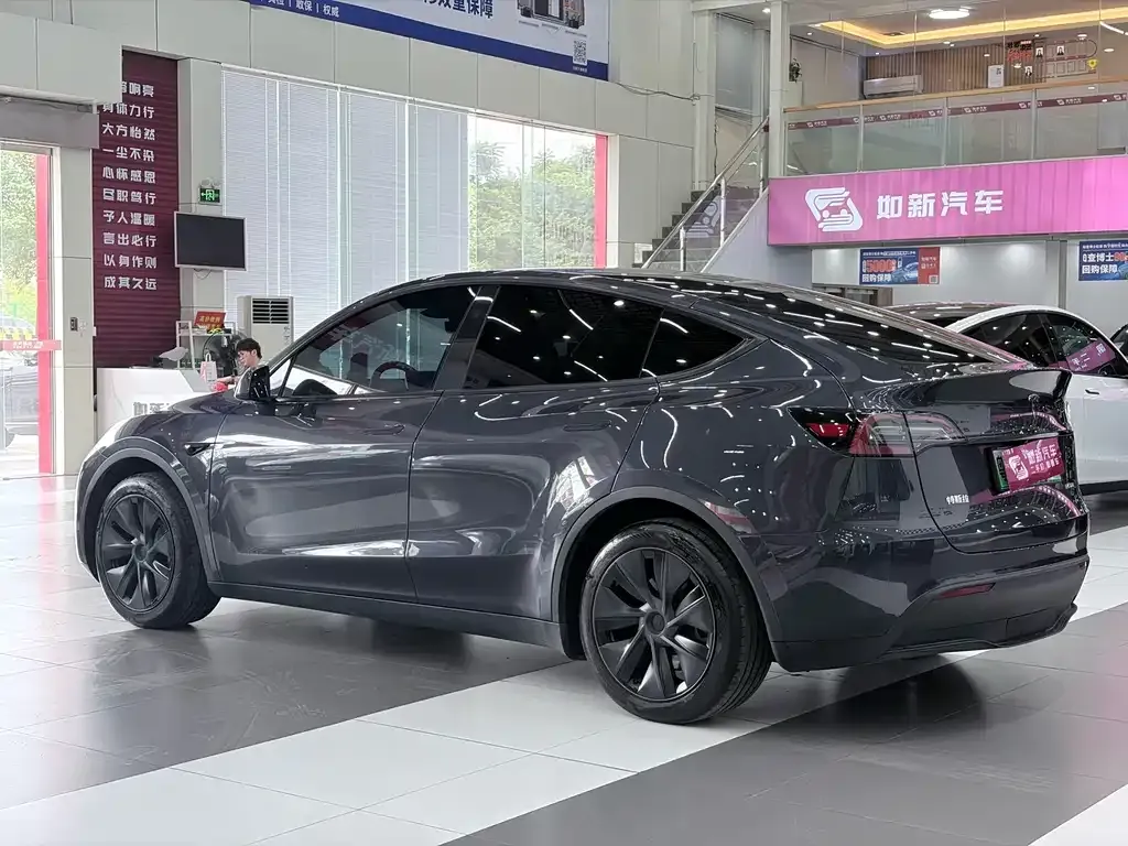 Tesla Model Y — фото 8