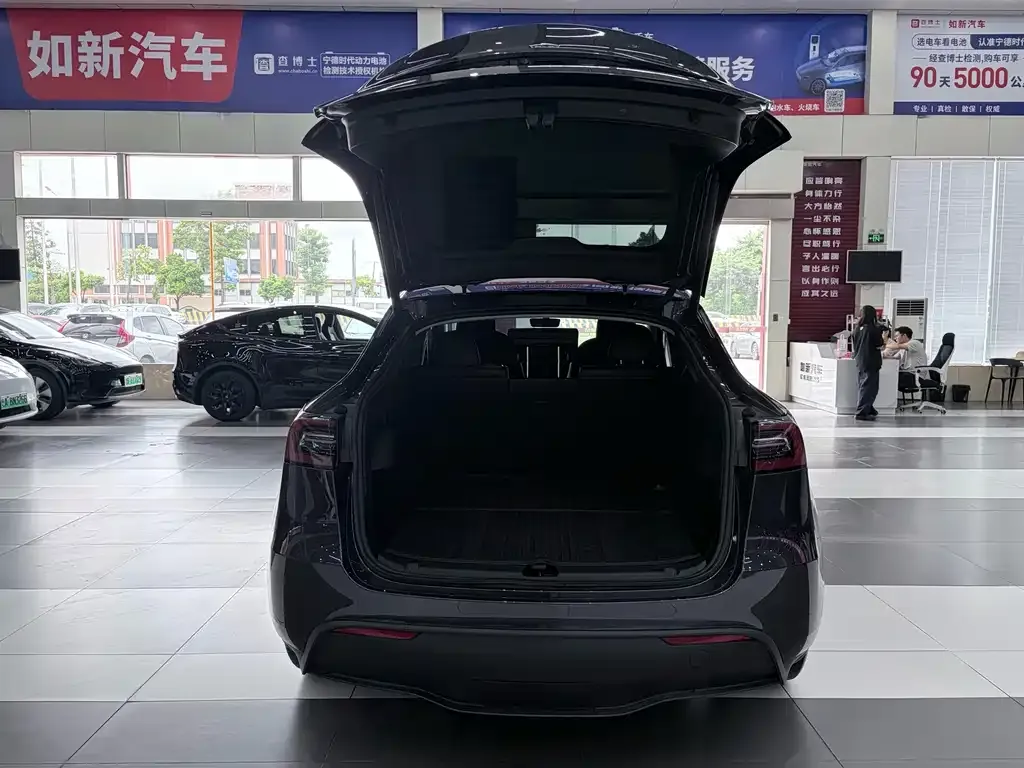 Tesla Model Y — фото 6