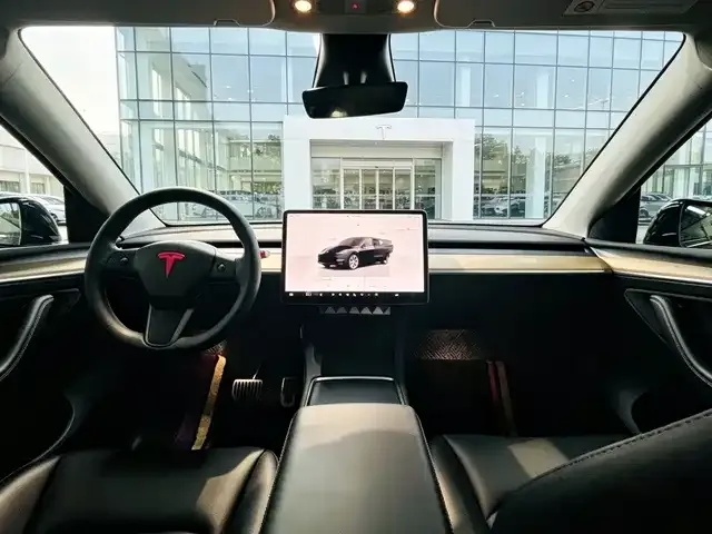 Tesla Model Y — фото 5