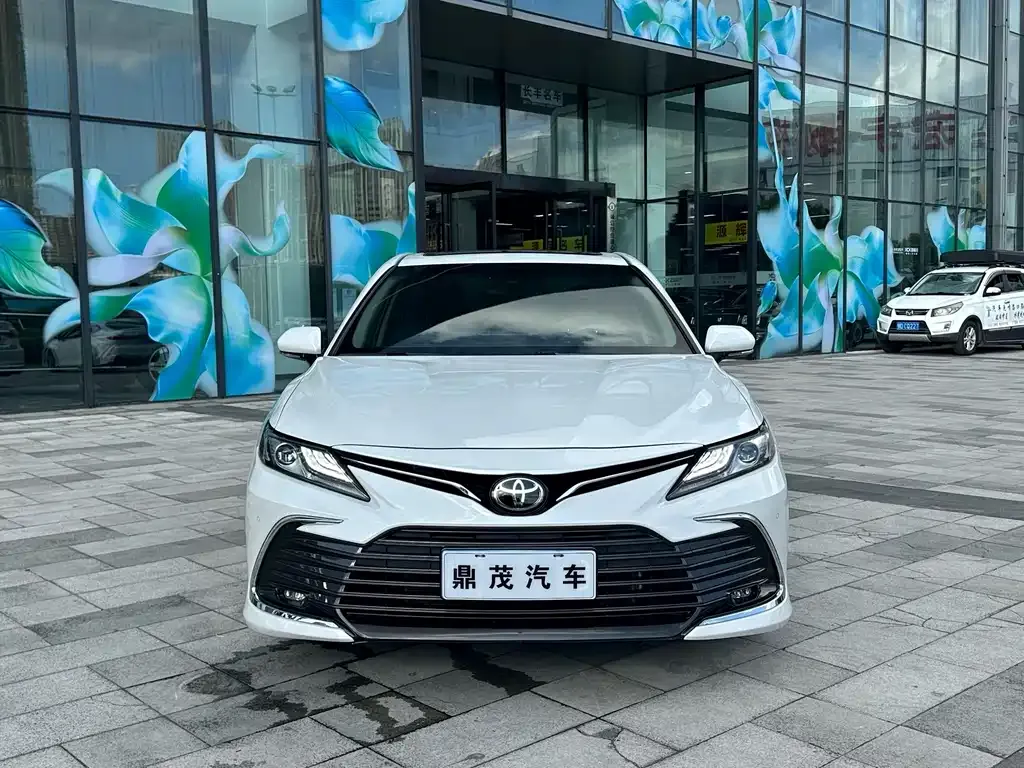 Toyota Camry — фото 3