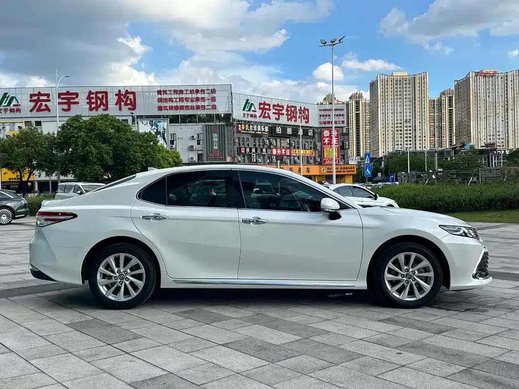 Toyota Camry — фото 10